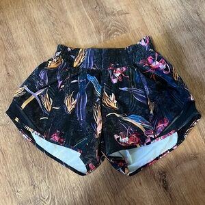 NWOT LULULEMON HOTTY HOT SHORT